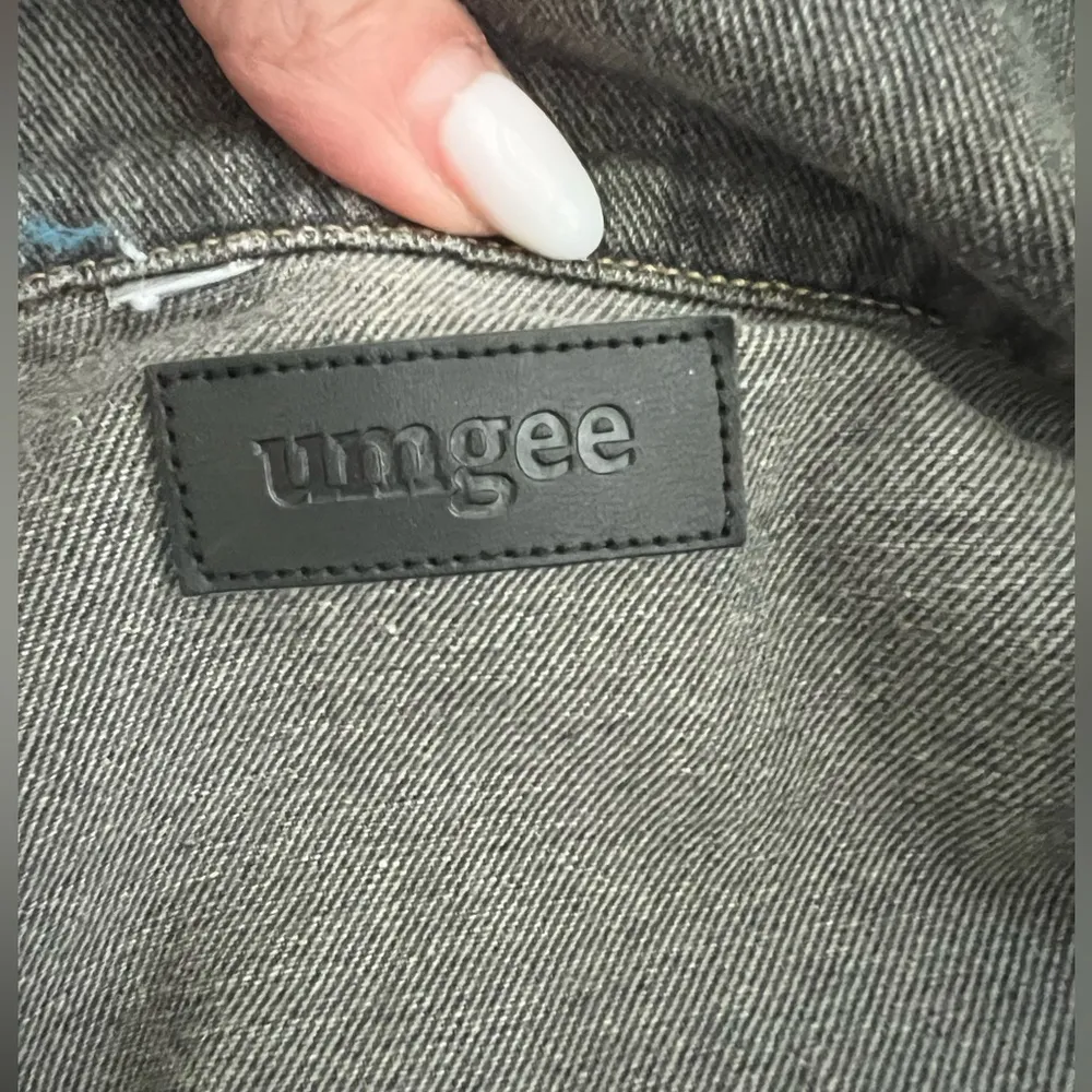 UMGEE Distressed Denim Jacket with non functional Pockets & Studs Large - Image 10