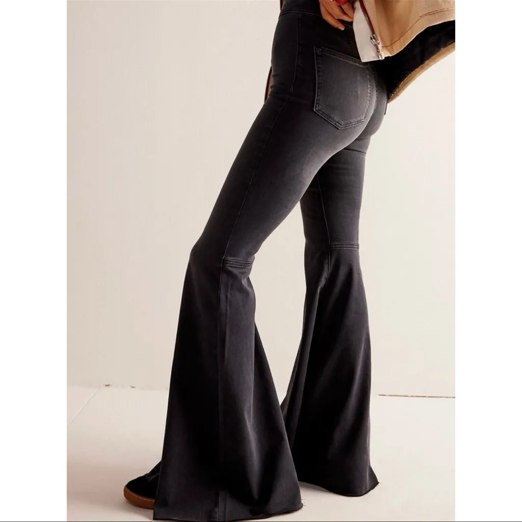 We The Free People Jayde Flare Jeans Ultra High Waist Size 30 Boho Indie 70s - Image 2