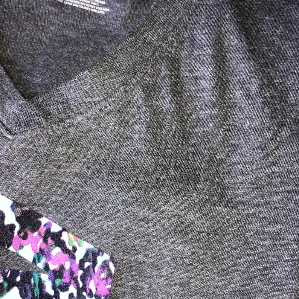 Adidas the go to performance shirt size small adidas floral shirt workout top​​​ - Image 5