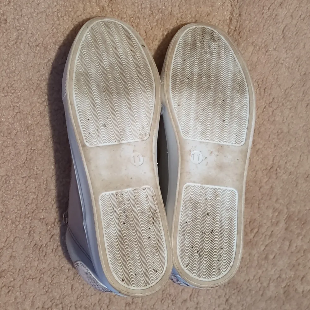 Women's Universal Thread High Top Sneakers - Image 4