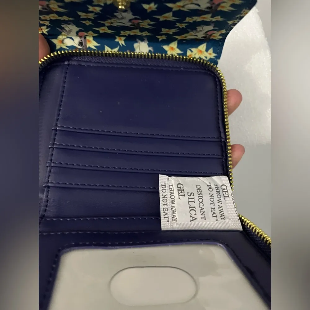 Disney Loungefly Esmeralda & Djali hunchback of Norte dame Wallet NWT - Image 3