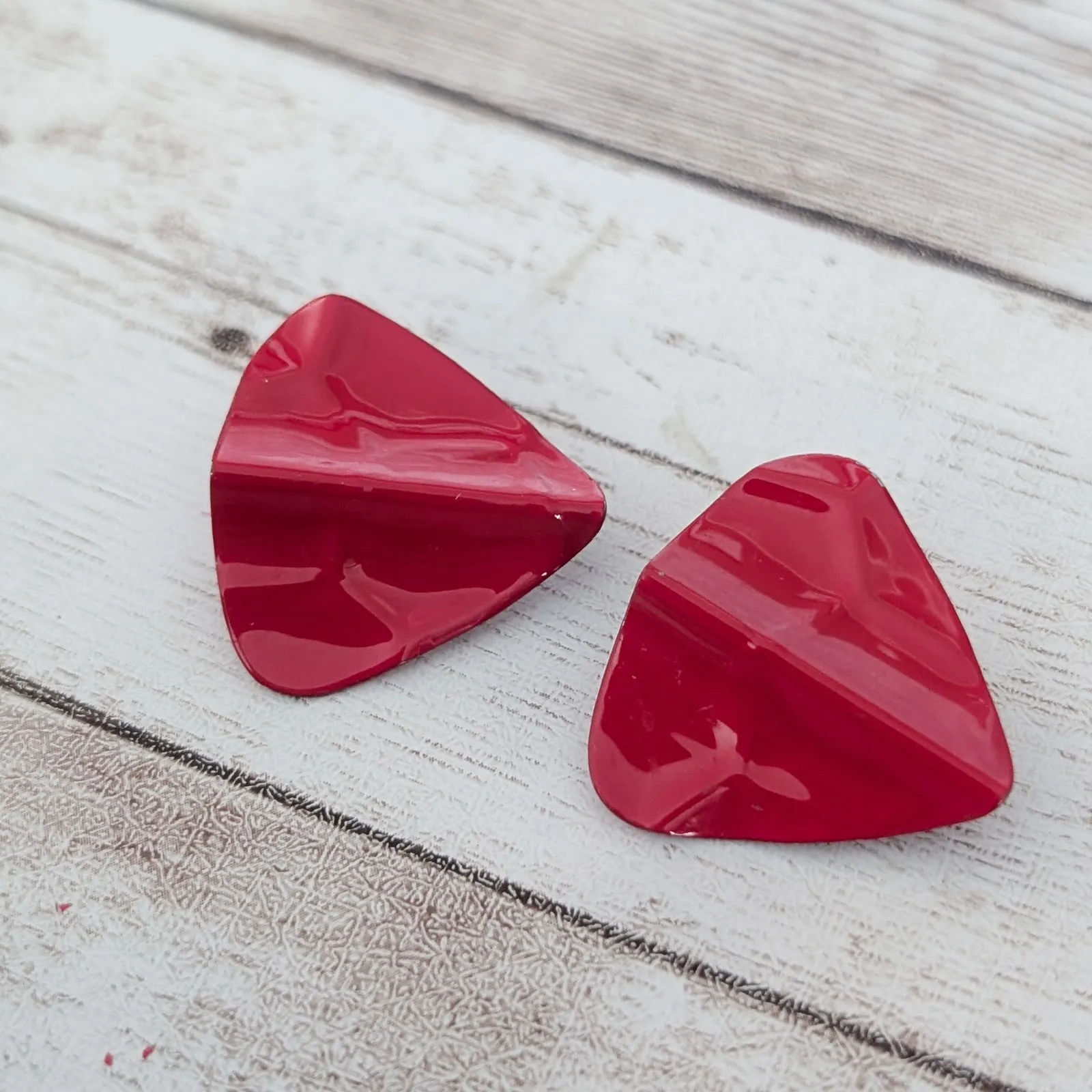 Vintage Clip On Earrings Retro Red Rounded Wavy Triangle 1" - Image 2