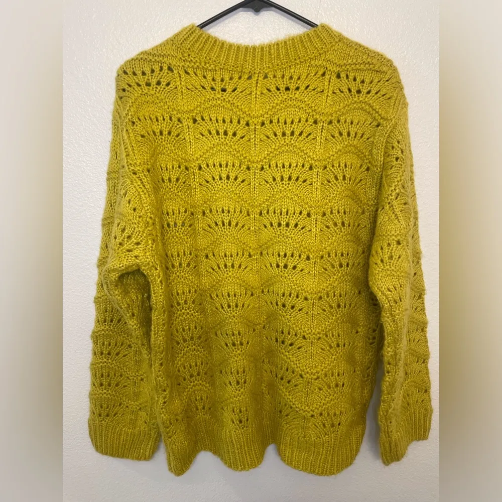 Moon River Women’s Knitted Textured Round Neck Long Sleeve Yellow Sweater Size M - Image 3