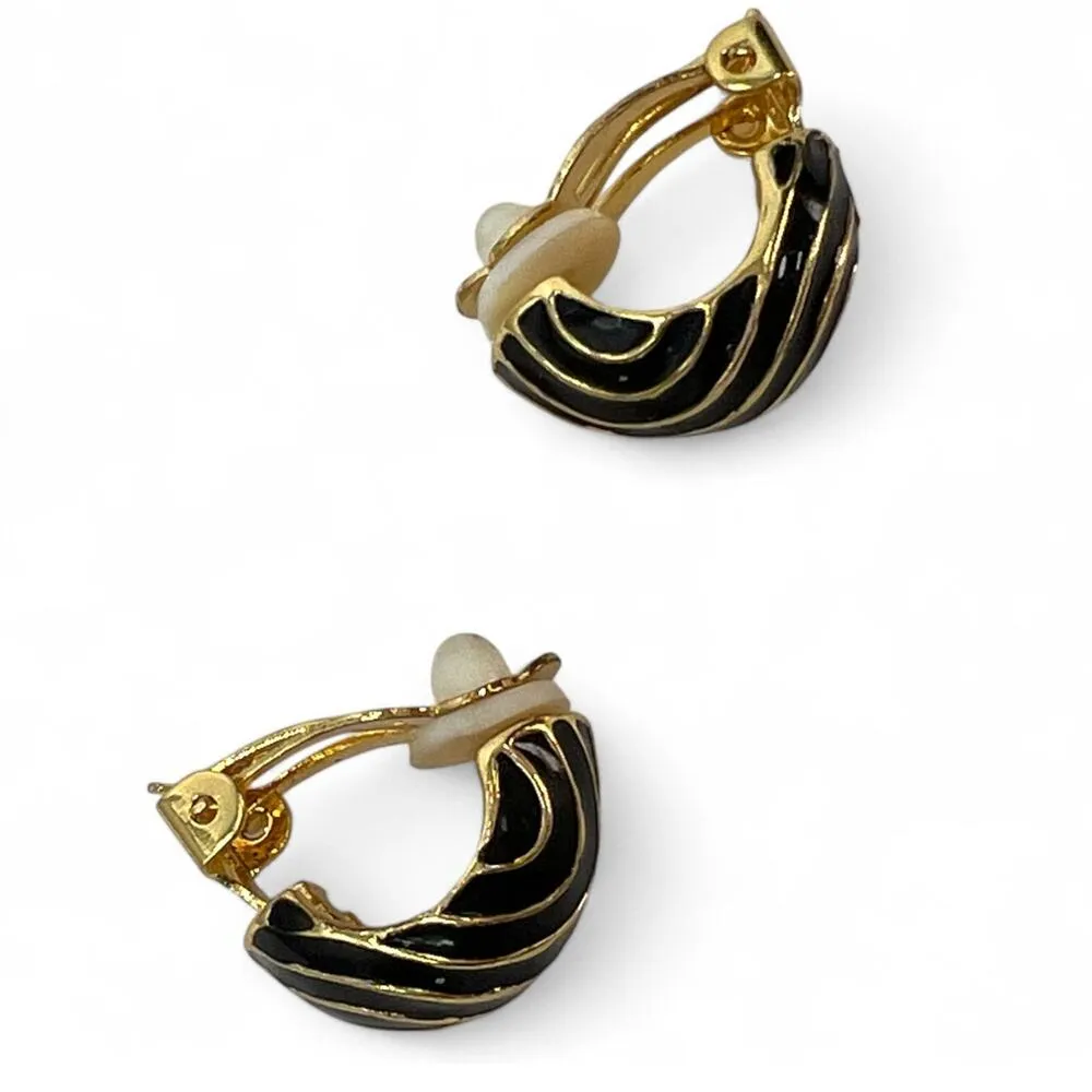 VINTAGE 70's Clip On Earrings Enamel Gold Tone Wave Modern Monet Black - Image 2