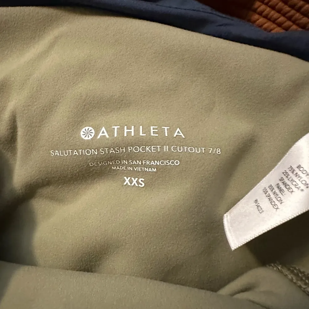 Athleta Salutation Stash Pocket II Cutout 7/8 Tight Mountain Olive XXS - Image 4
