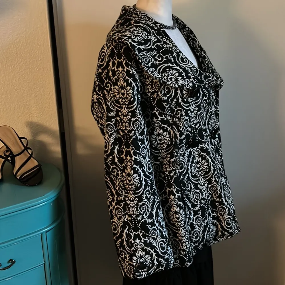 Vintage Ambition Chic Women’s Petite Tapestry Ruffle Collar Double Breasted Coat Black Size undefined - Image 4