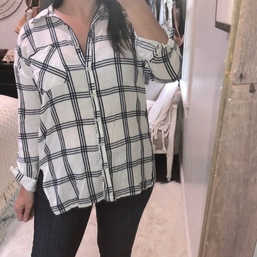 Entro medium white & blue striped plaid flannel top - Image 2