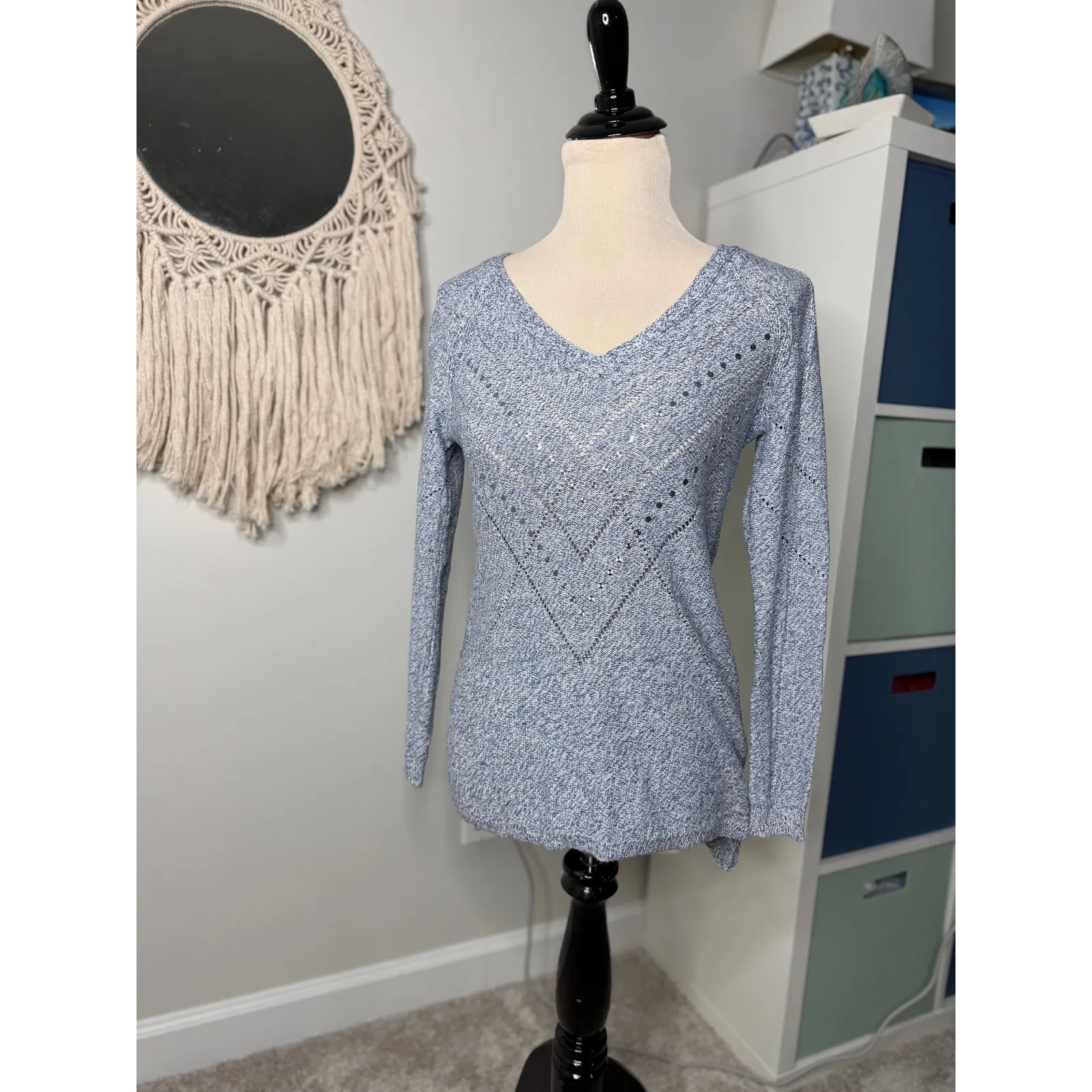 WHBM Silver Blue Metallic V-neck knit lightweight studded sweater Small - Image 2