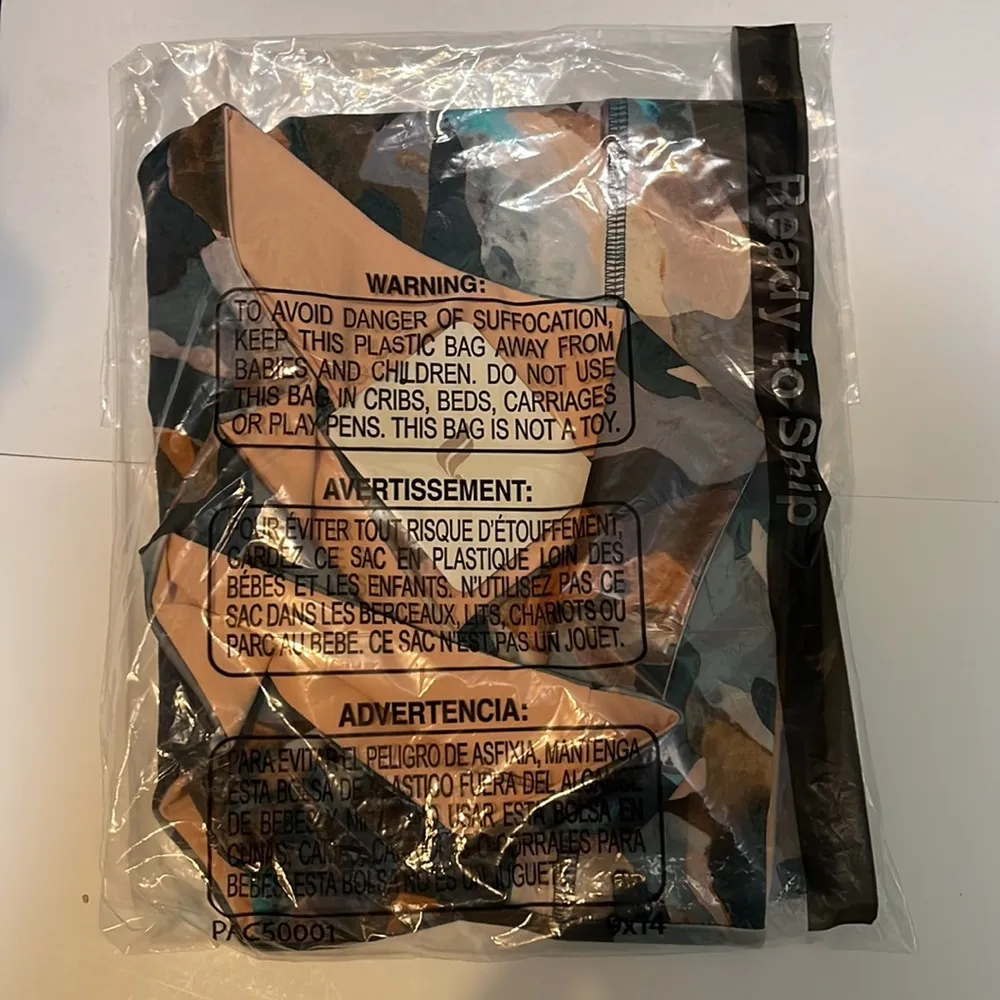 Fabletics Harlyn Midi Medium Impact Sports Bra Size 2X Camo Print New in Package - Image 6