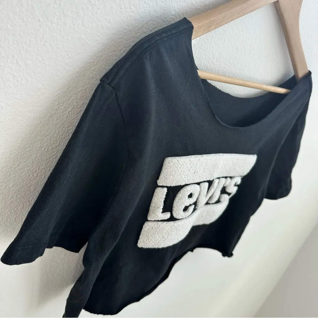 Levi's Off the Shoulder Cropped Top - Image 4