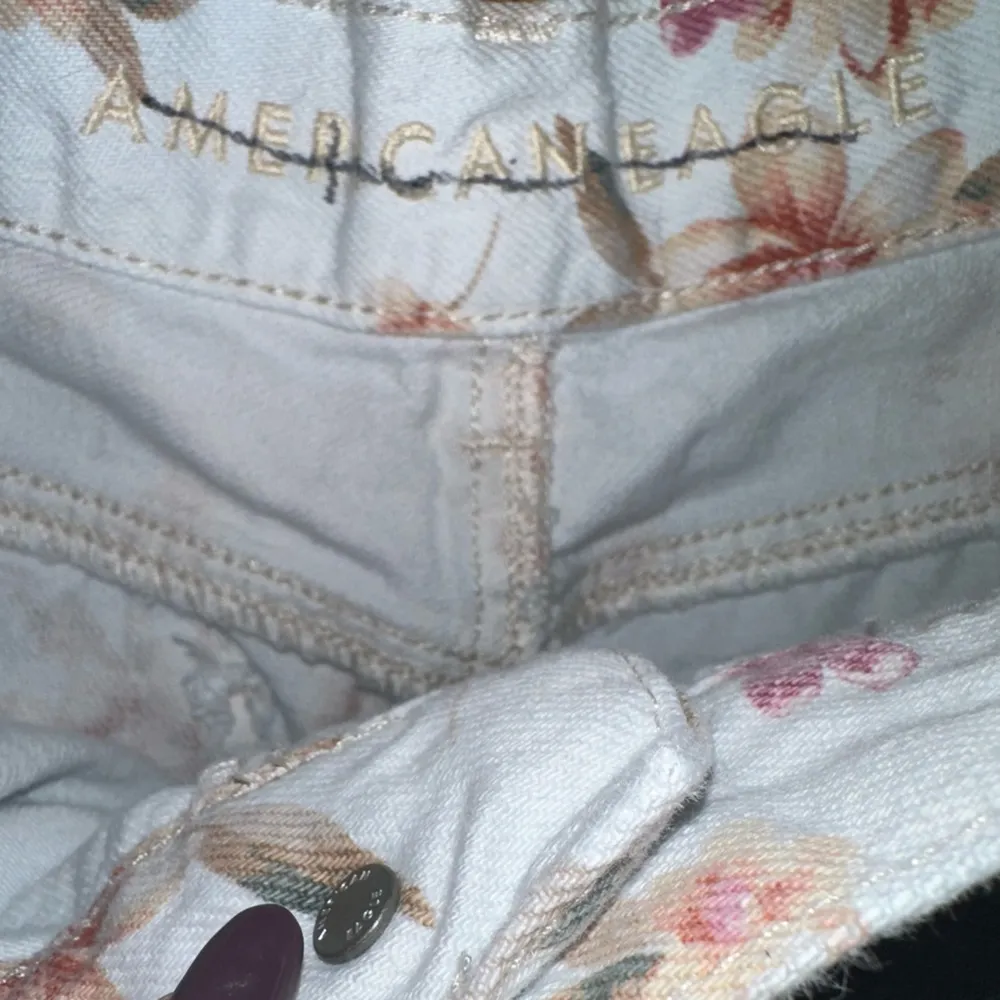 American Eagle Floral High Rise Cuffed Mom Shorts - Image 8