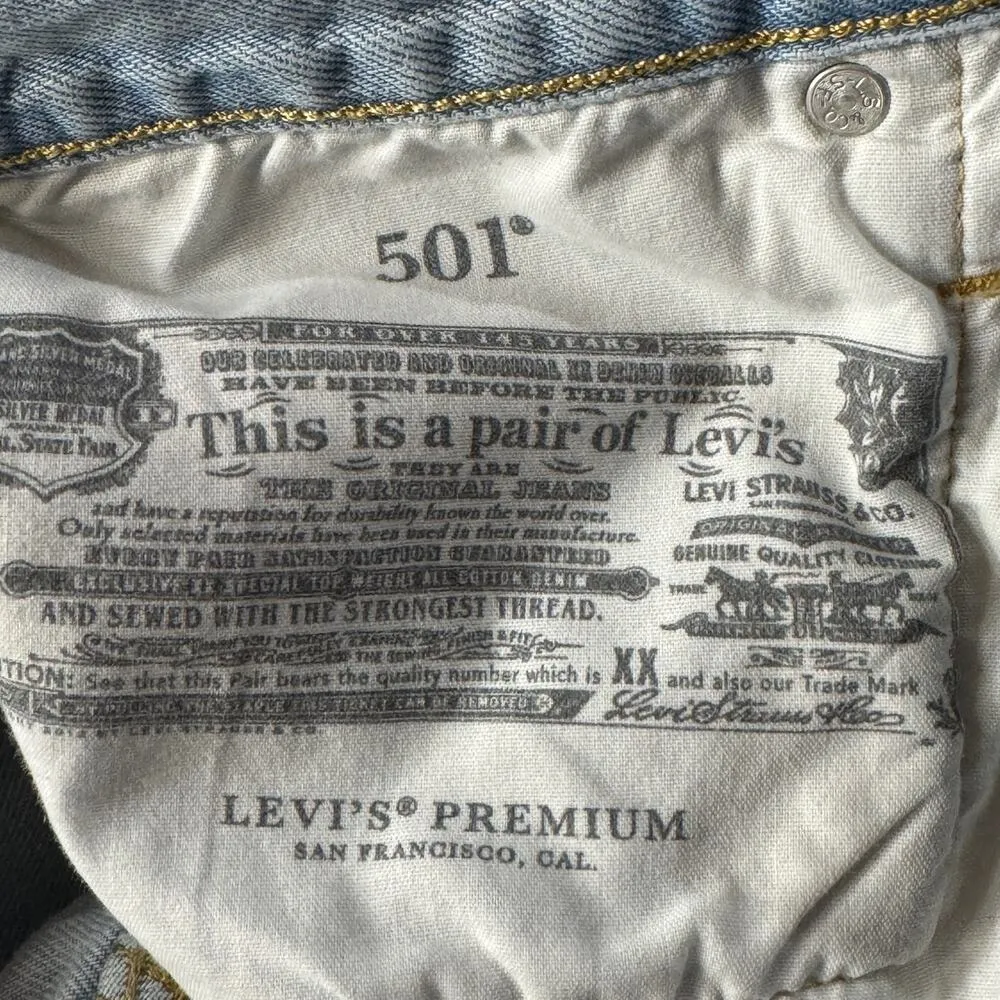 Levi’s 501 SZ W26 Jean Shorts Button-Fly Distressed Light Wash Frayed Hems Blue - Image 7