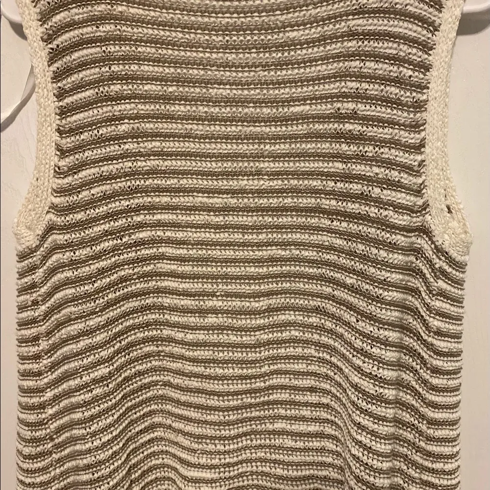 Threads sweater vest in small - Image 4