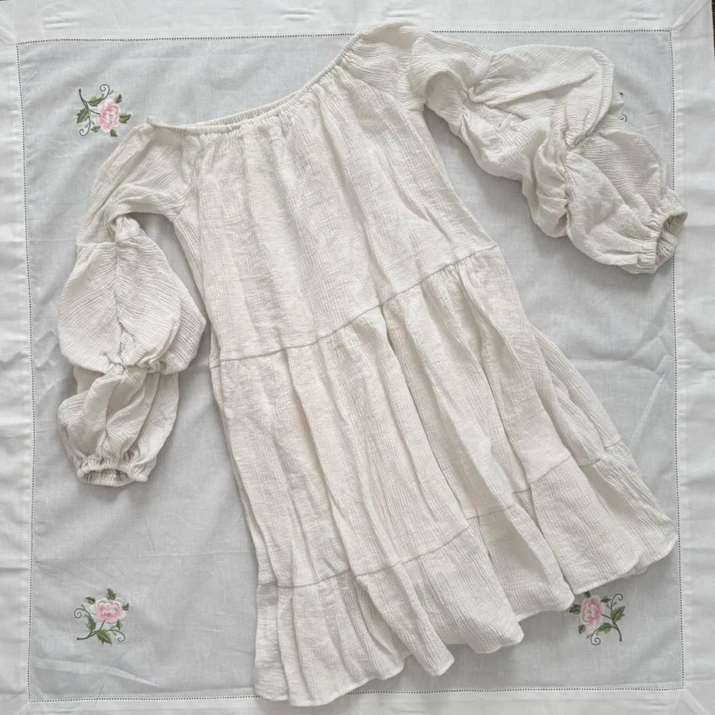 white size XS ruffled long sleeve dress with puff sleeves - Image 3