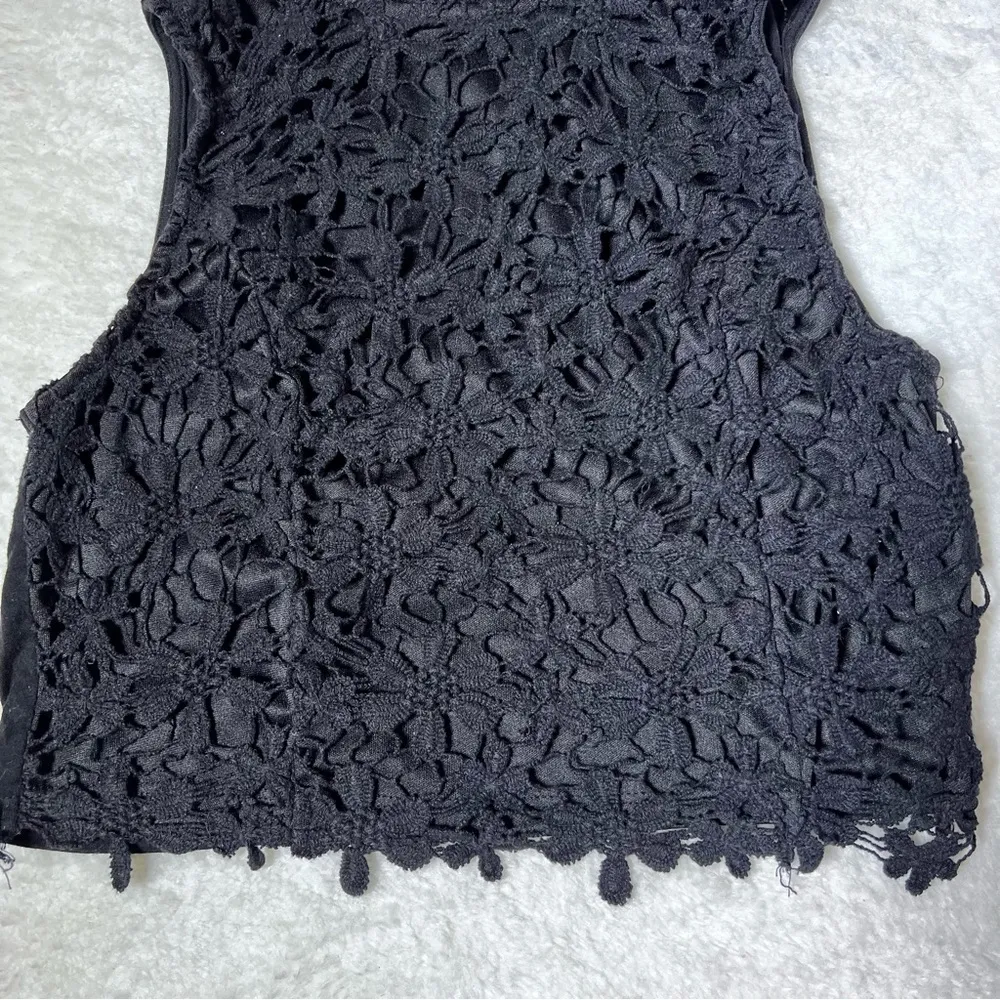 TCEC Black Floral Lace Sleeveless Cropped Top - Image 4