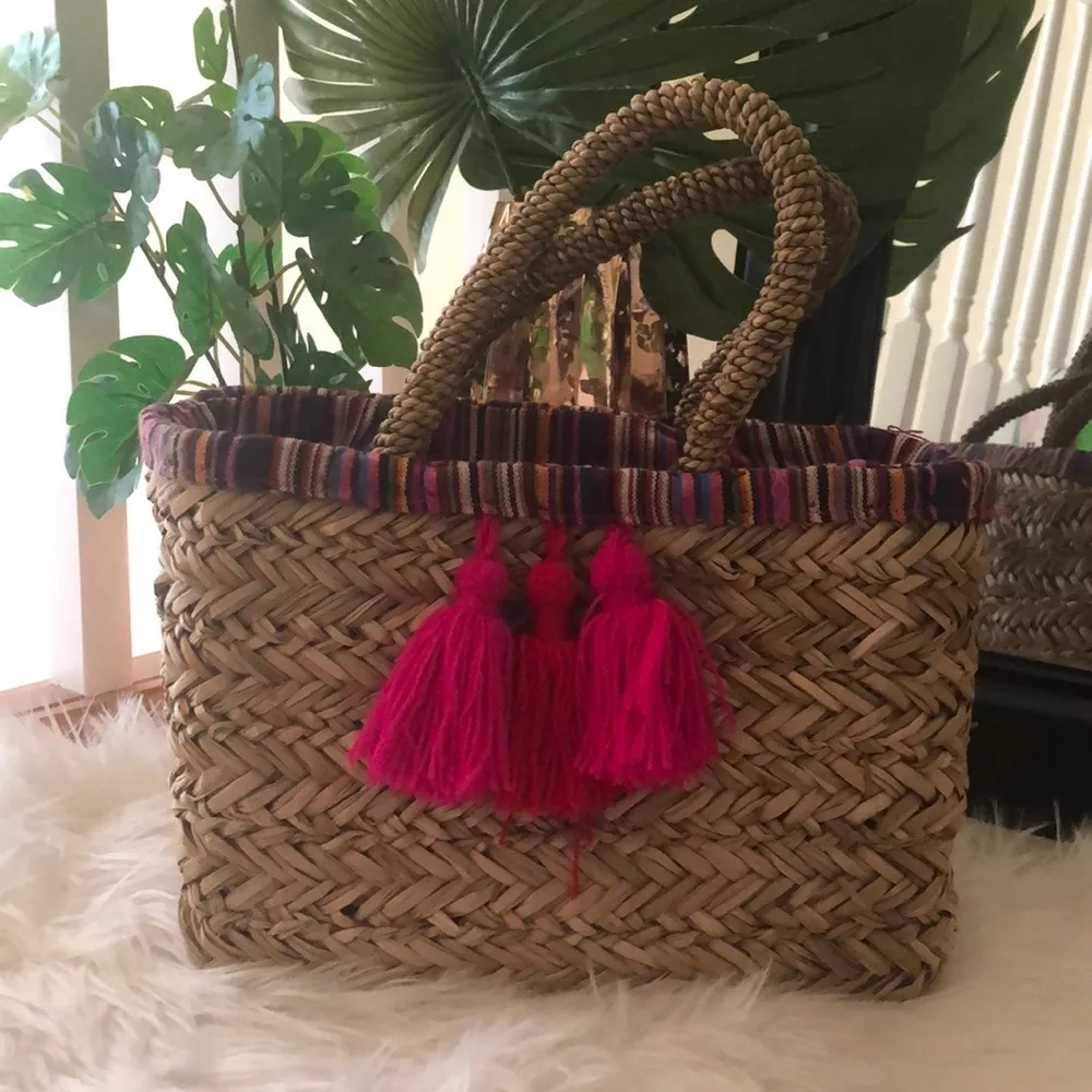 Lined Straw Handbag with Tassels - Image 2
