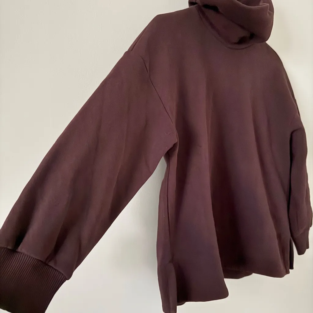 Banana Republic Turtleneck Long Sleeve Sweatshirt in Burgundy Size MP - Image 2