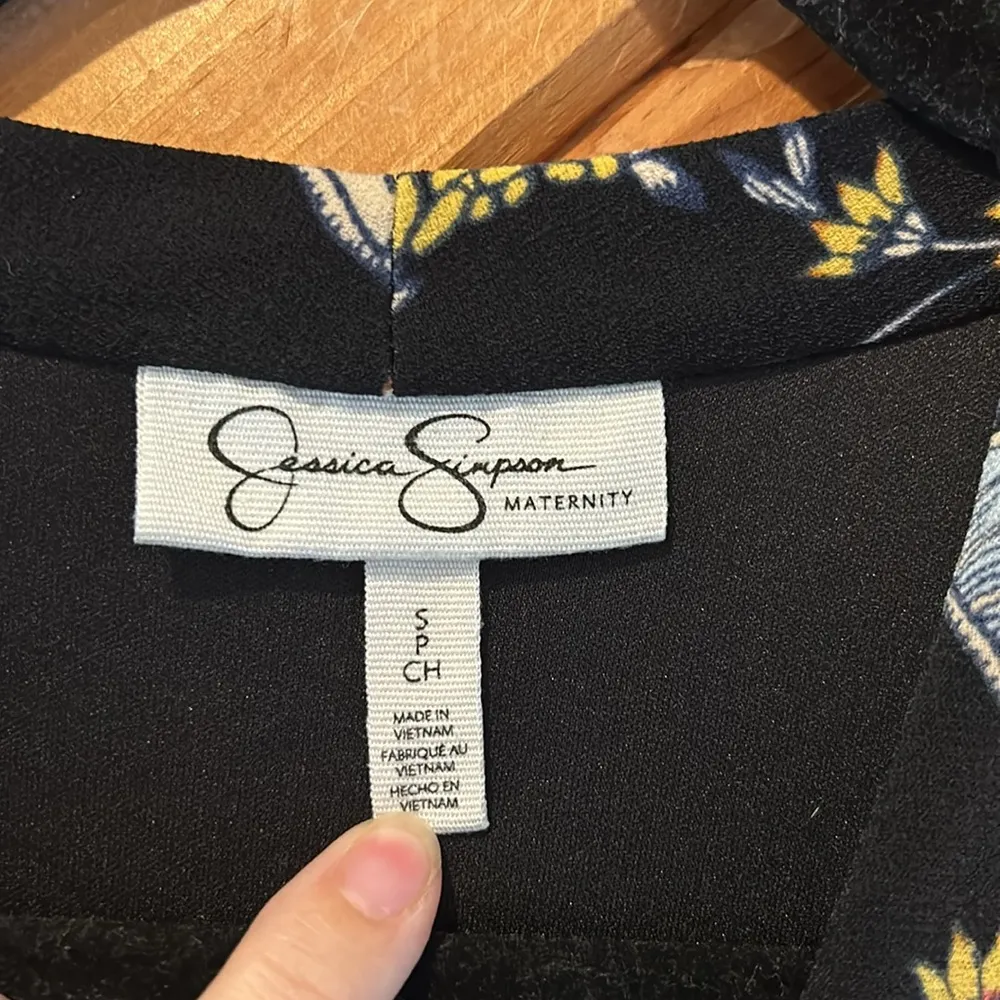 Jessica Simpson maternity black floral maxi bell sleeve dress - Image 6