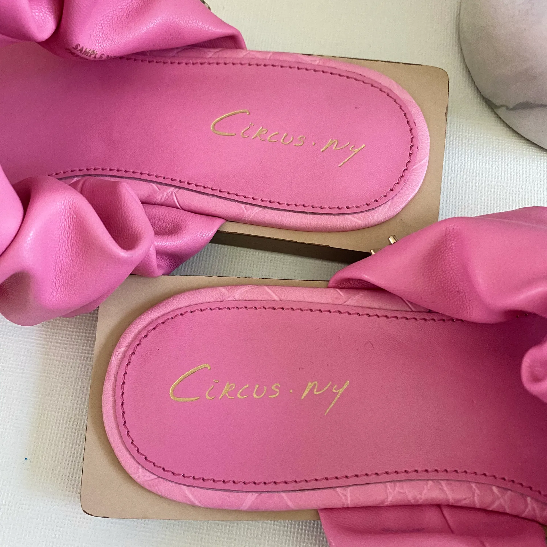 NEW Sam Edelman Iggy Slides - Image 10