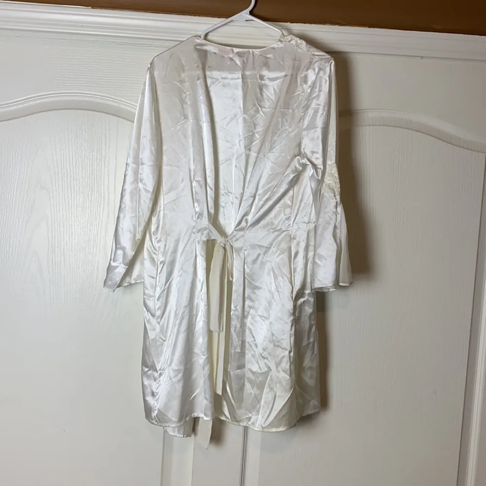 OSCAR DE LA RENTA PINK LABEL WHITE SATIN & LACE ROBE - Image 5