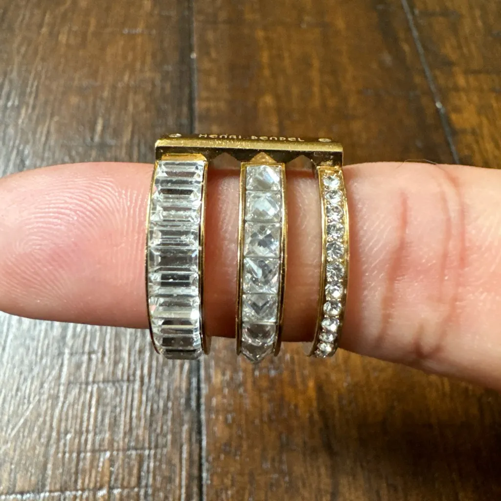 Henri Bendel Deco Triple‎ Split Crystal ring size 7. In Gold Tone - Image 3