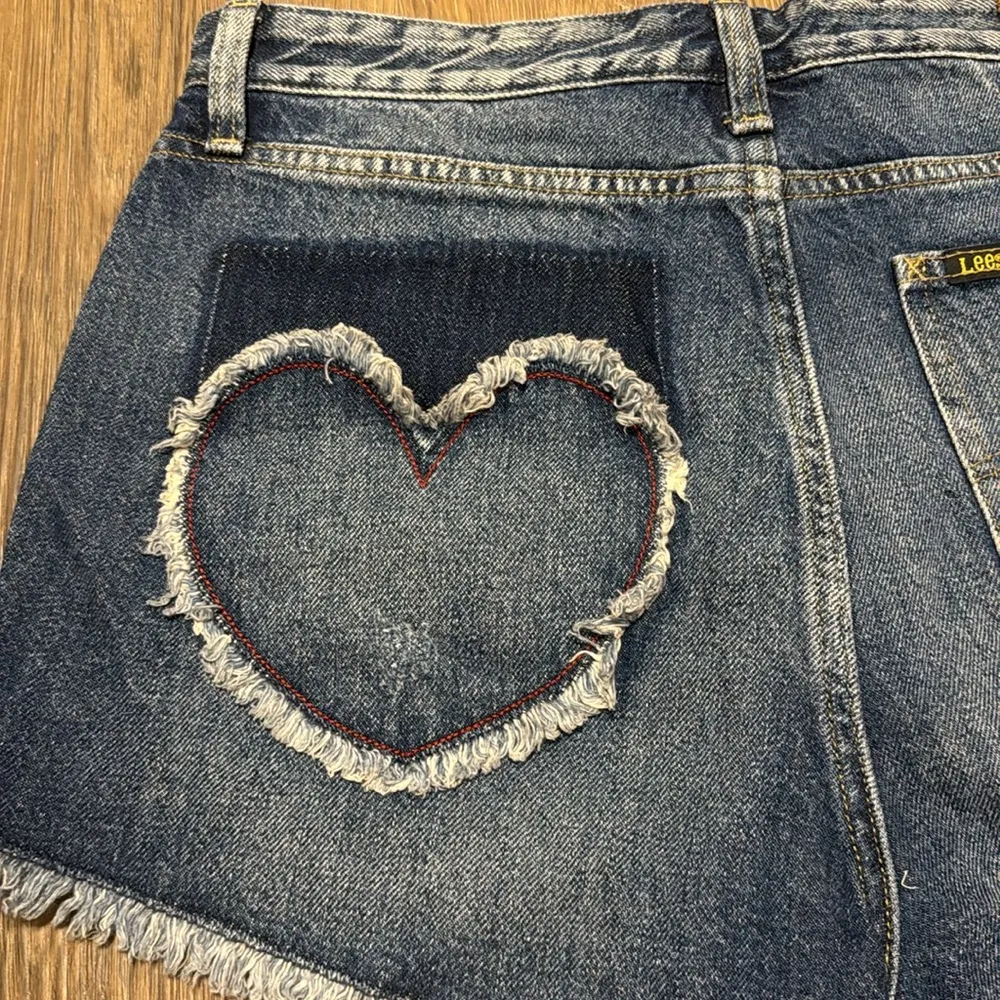 Lee Women's Cut off shorts Lee is Love Heart Detail Size 31 M Y2K hippie peace - Image 7