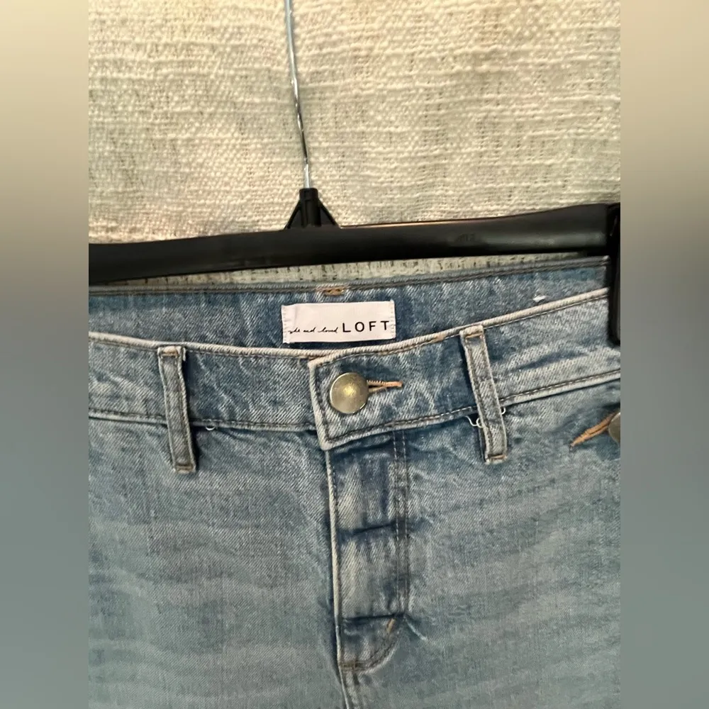LOFT Women’s The Wide Leg Light Wash Jeans Cotton Blend Size 4/27 Button Detail - Image 2