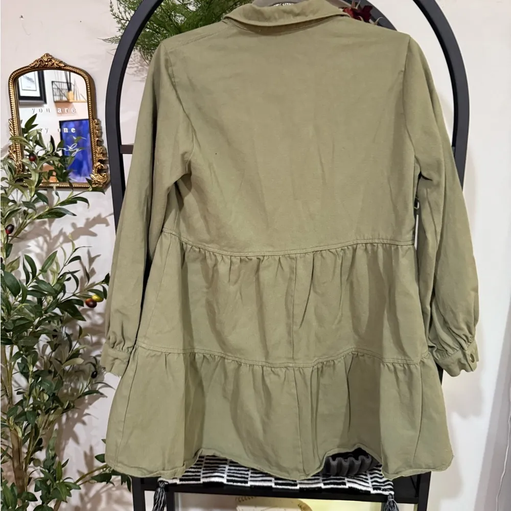 HYFVE Green Button Down Tiered Tunic thick like a jacket size large - Image 5