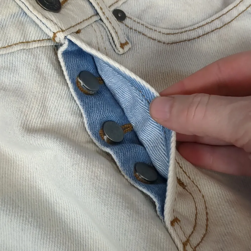 Rip curl distressed fringe river denim shorts size 3 - Image 9