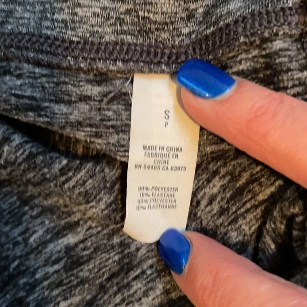 Arie boot cut athletic pants.  Size Small. - Image 3