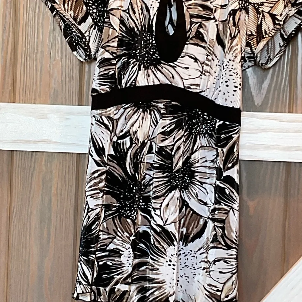 Cato Black, Tan & Cream Blouse. Faux Belt Ties on Back. SIZE 18/20. NWOT - Image 8