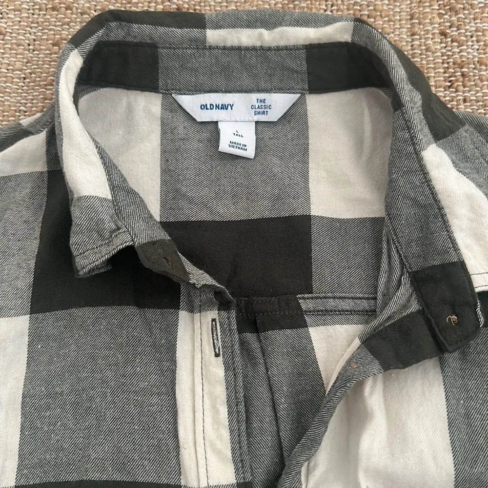 Old Navy Women’s The Classic Shirt Buffalo Plaid Flannel Size L Tall Green White - Image 2