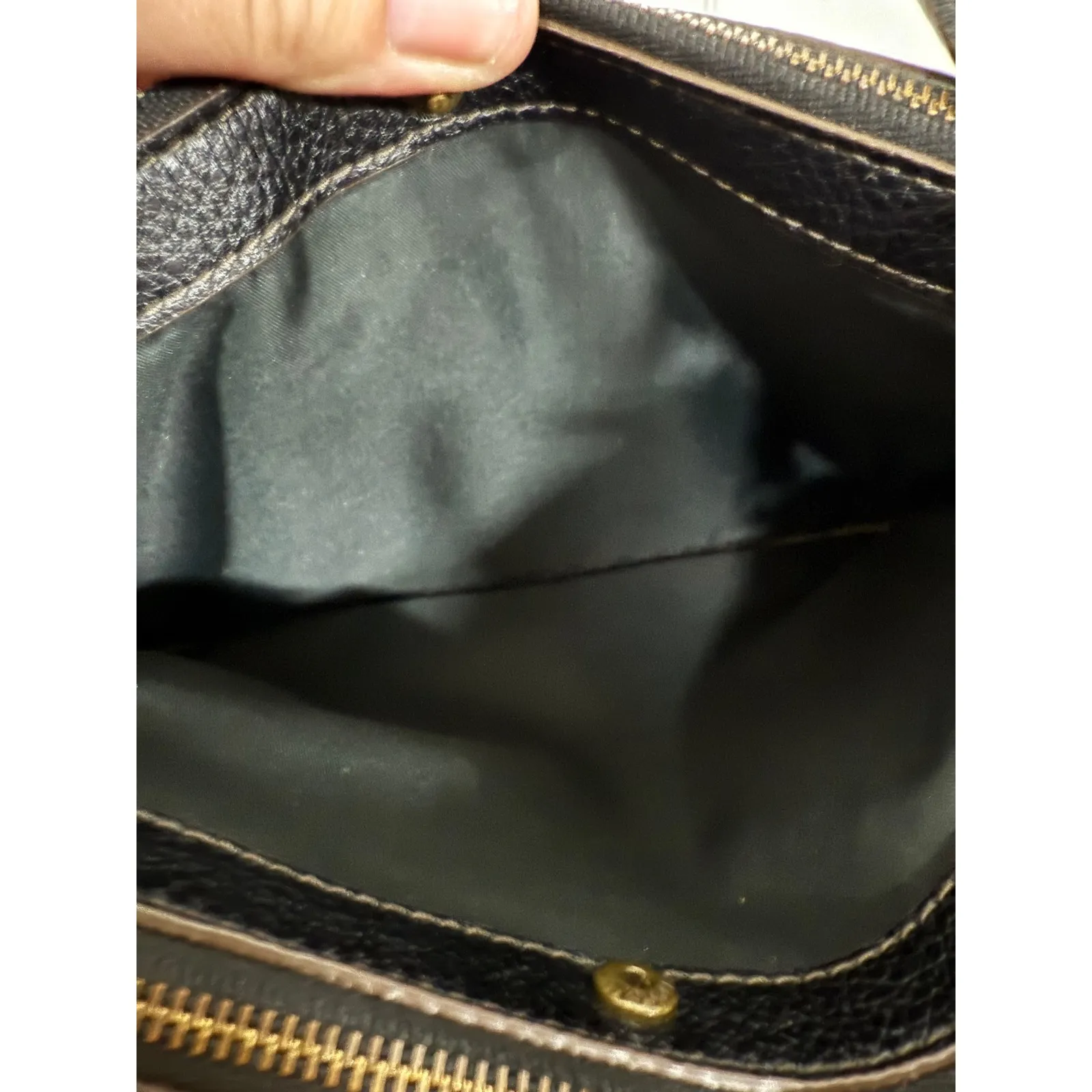 Fossil Black Pebbled Leather Crossbody Shoulder Bag Purse Black Gold Zip - Image 4