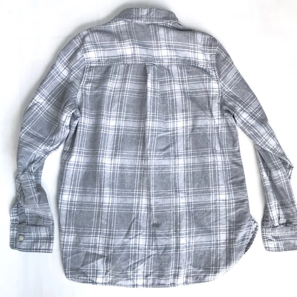 Old Navy Gray and White Plaid Cotton Flannel Button Down Shirt Size Small - Image 2