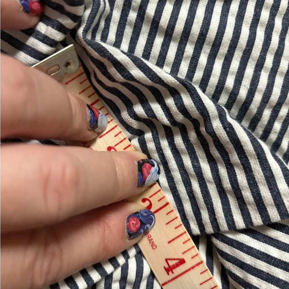 Sandro Shorts Size 10 Dark Blue White Striped Seersucker Mid Rise 4" Inseam - Image 4