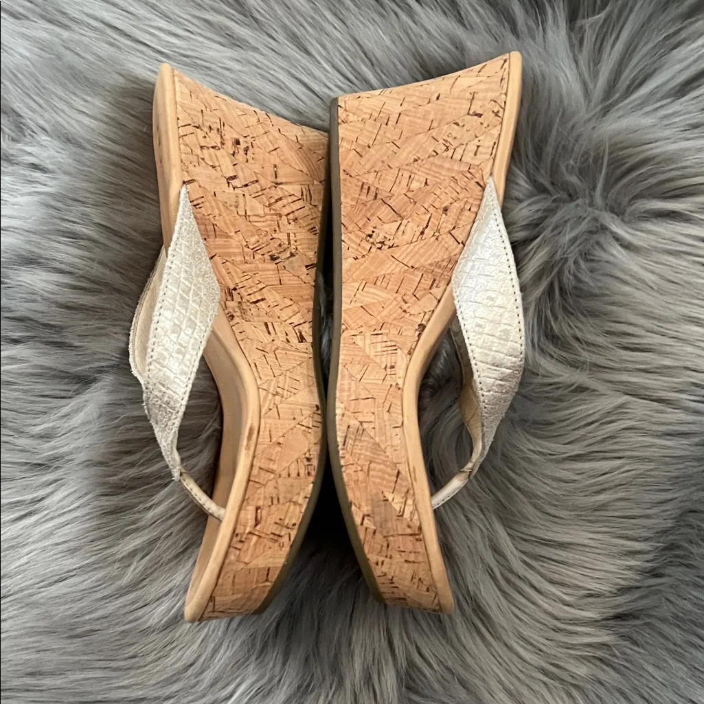 UGG Australia Natassia Metallic Basket Platform Wedge Flip Flop Sandal Women's 8 - Image 4