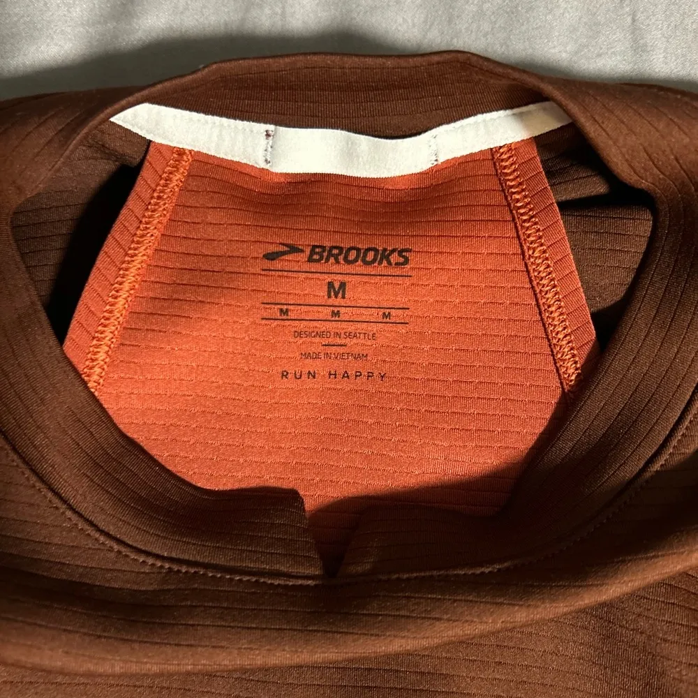 Brooks Run Within Sweatshirt Size M - Image 3