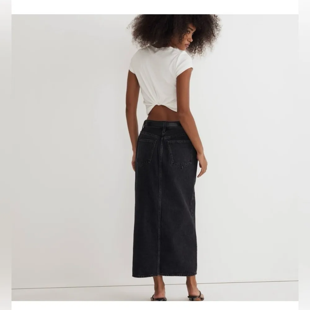 Madewell Denim Mid-Rise Maxi Skirt in Lunar Wash, size 27, New without tags - Image 3