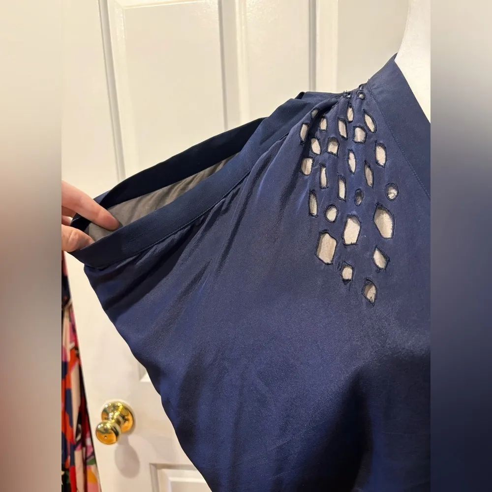 Sachin + Babi silk dark blue sleeveless mini tunic dress with cutouts  sz 8 M - Image 3