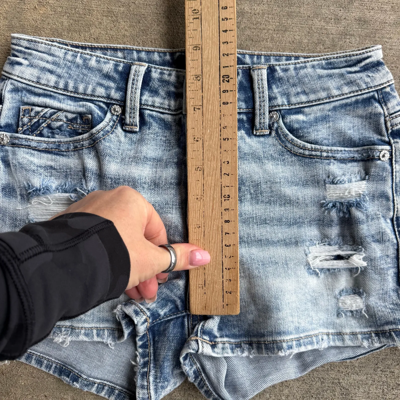 Buckle Black Fit No 23 Light Wash Distressed Jean Shorts Style BBX1003 Size 24 - Image 3