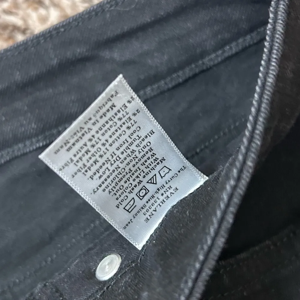 Everlane The Curvy High-Rise Skinny Jean 28 Crop Black Jeans - Image 5