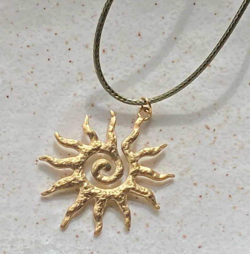 Handmade gold tone stainless steel sun boho retro vintage style necklace☀️ - Image 3