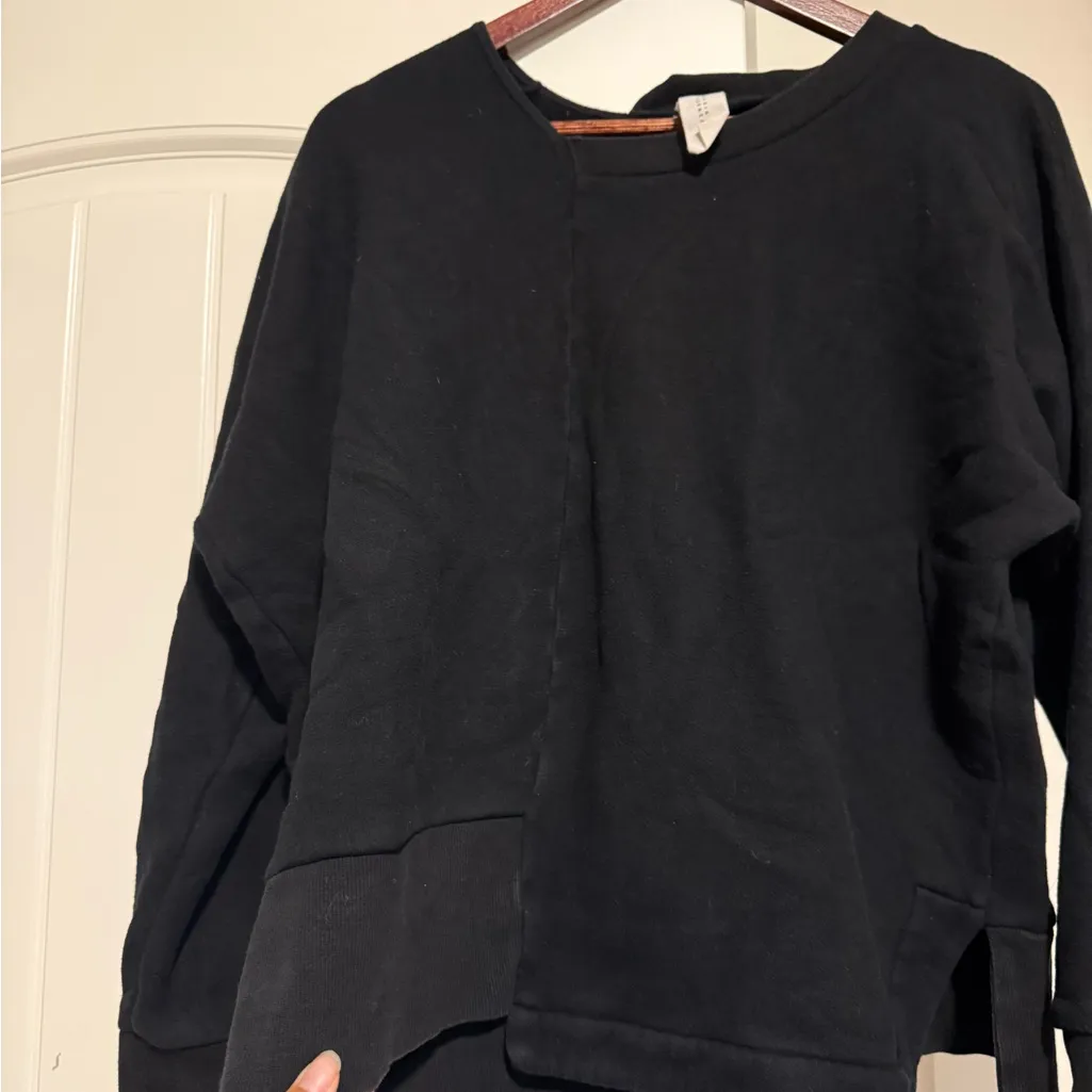 Black asymmetrical Crew Neck sweater Size M - Image 3