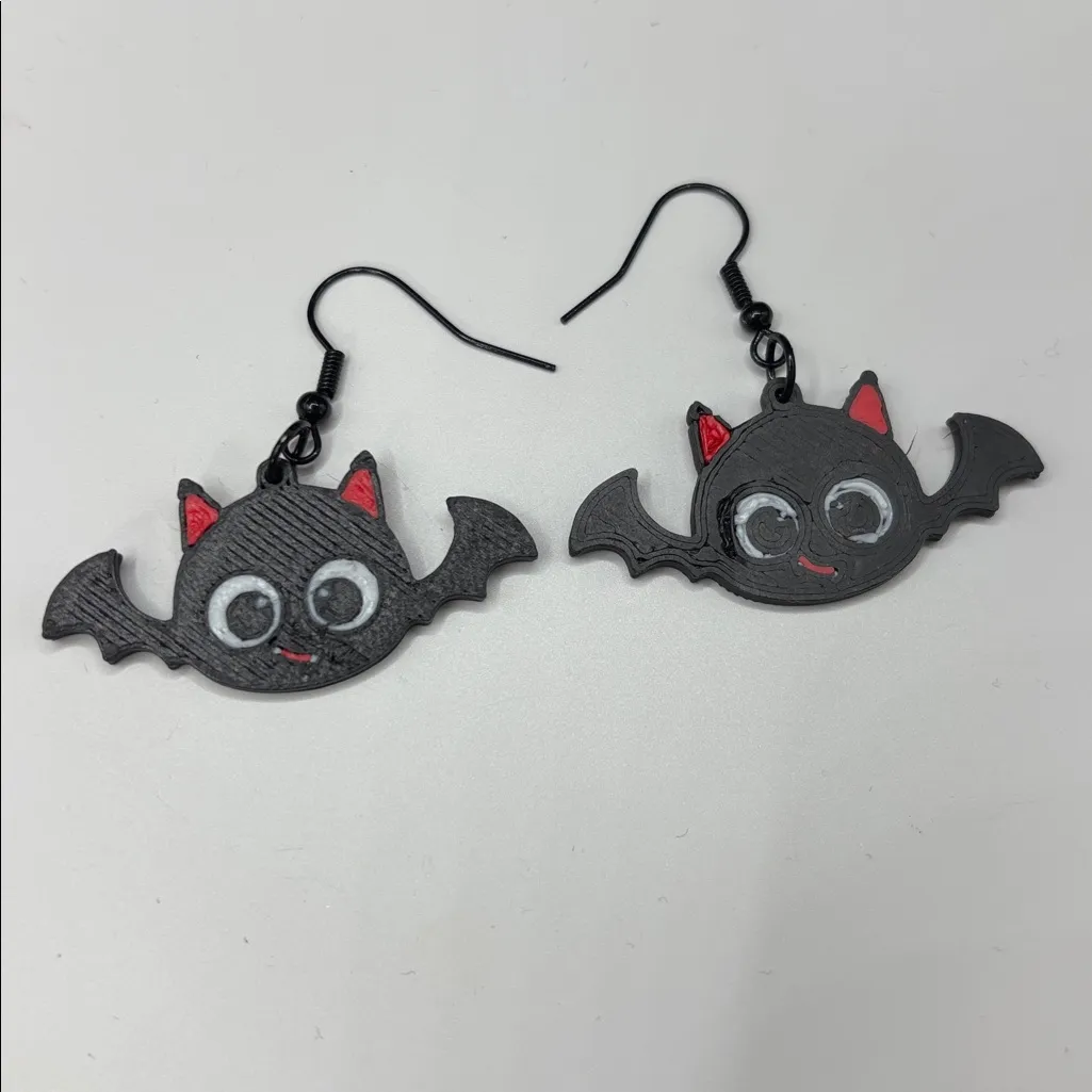 Mini Bat Halloween Earrings 🦇🖤✨ Black - Image 2