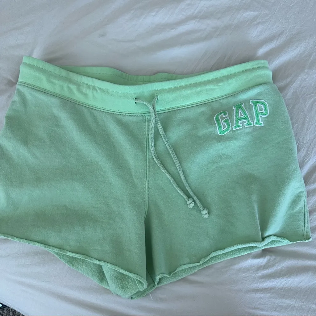 Gap Y2K  sweat shorts - Image 2