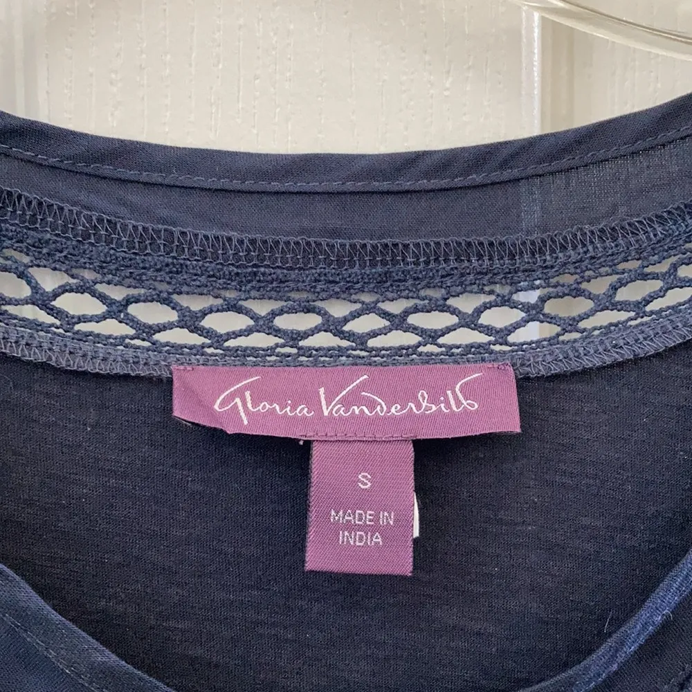 FINAL MARKDOWN Gloria Vanderbilt top small - Image 4