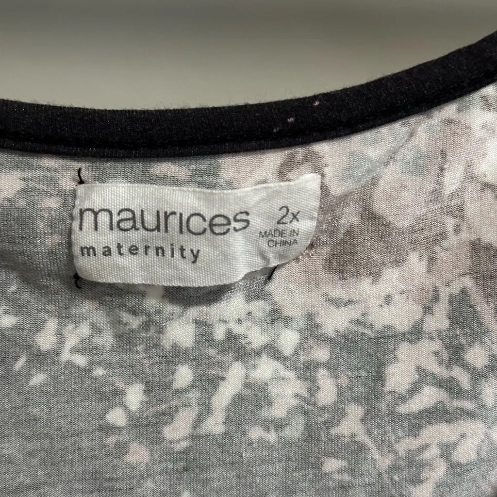 Maurices Maternity Black Floral short sleeve belly cinched shirt size 2X - Image 3