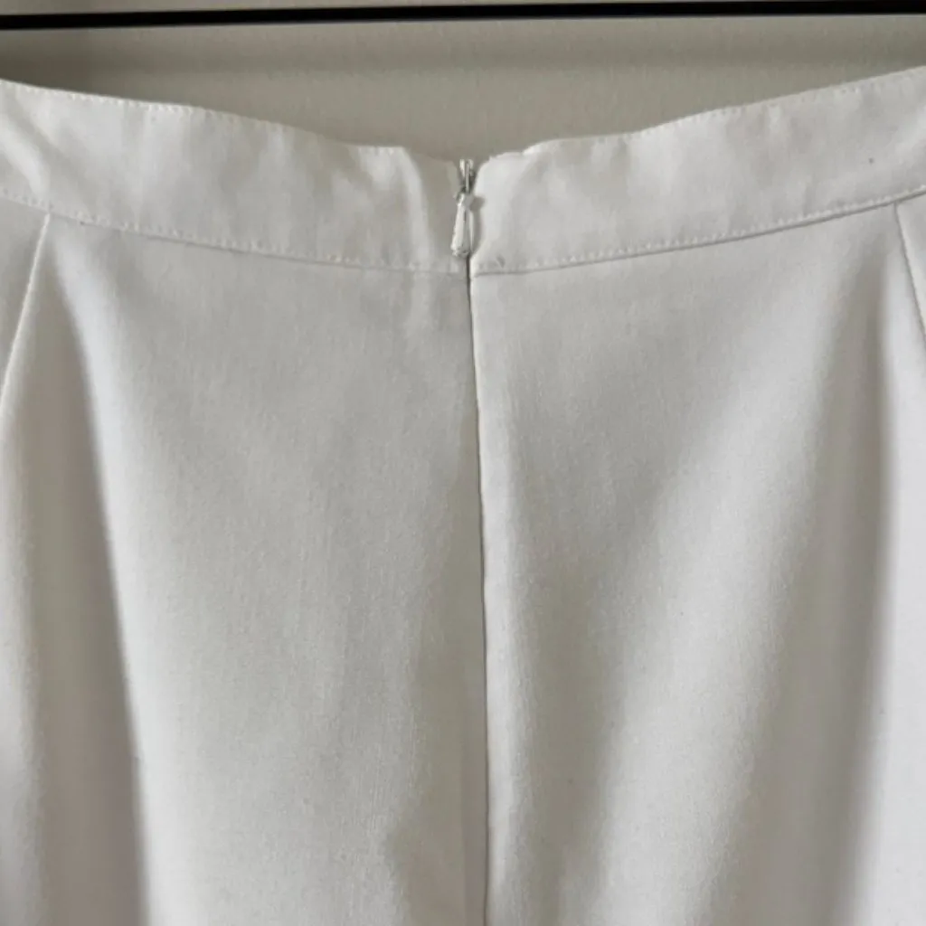 Moda International Pencil Skirt with Zipper Details in White Size 6 - Image 3