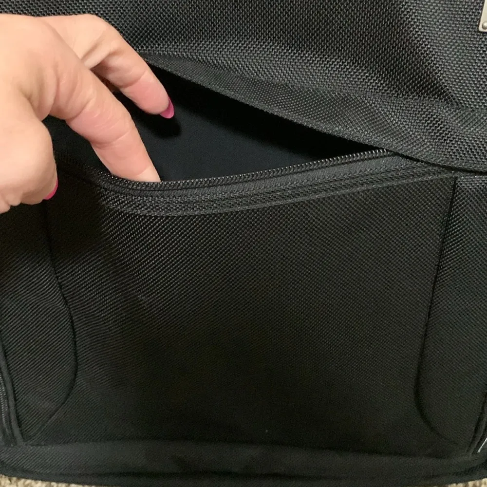 Victorinox Swiss Army laptop backpack travel bag 3 zippered compartments plus 1 Black - Image 9