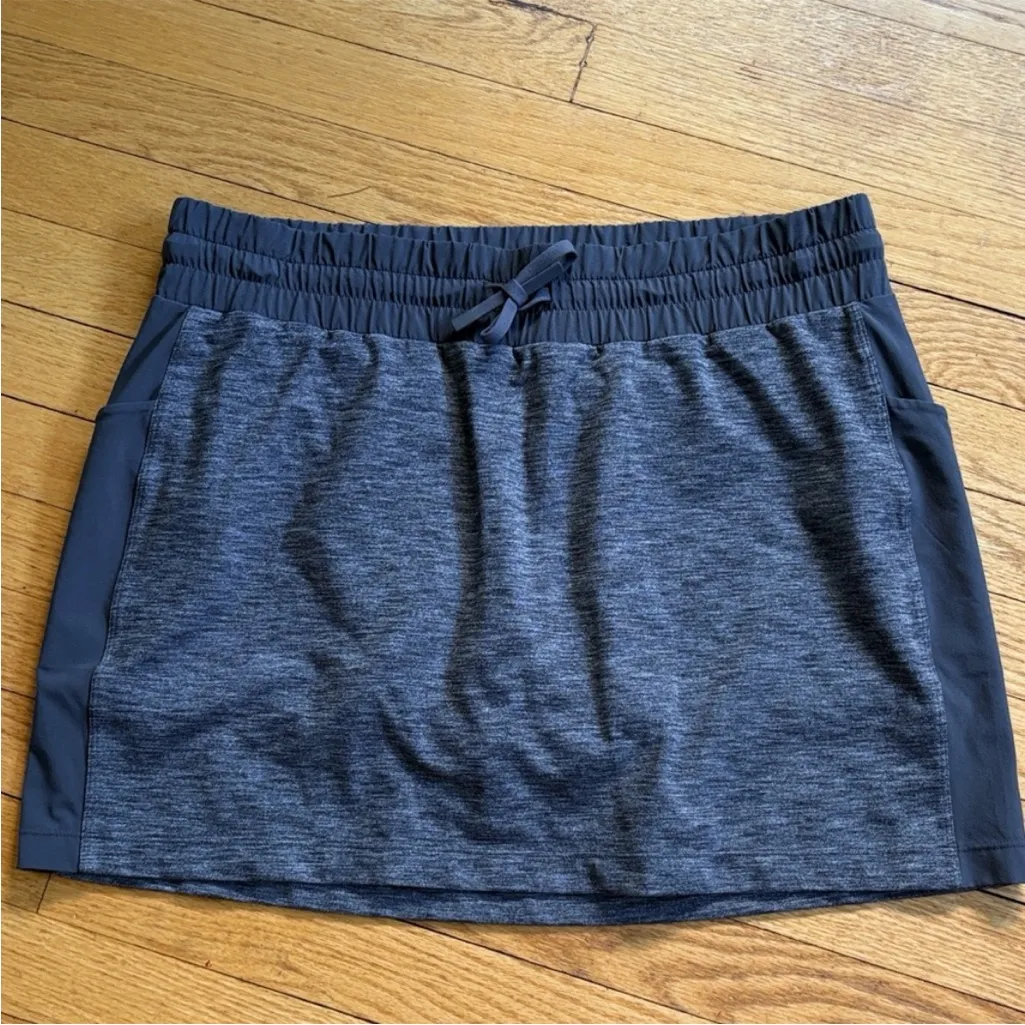 EUC Athleta Excursion Skort Black Heather
Size Large - Image 3